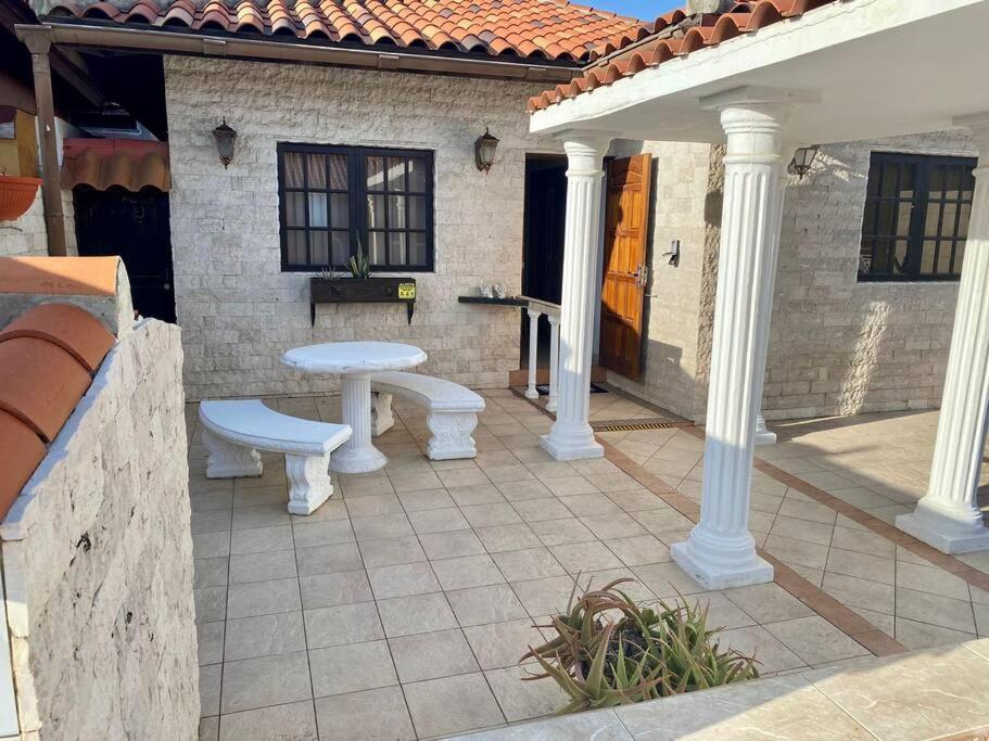 3-Bedroom Villa With A Jacuzzi Ноорд Екстер'єр фото